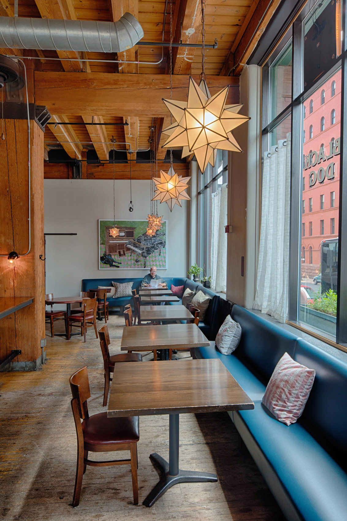 Silverman Be Remarkable is a Minneapolis architectural photographer, one of the top corporate architecture photographers in the area.